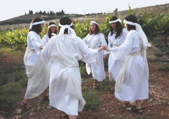 Танцы у виноградников. Празднование 15 ава на развалинах древнего города Шило 