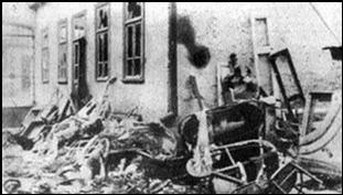 Разрушенный дом и жертвы кишиневского погрома.