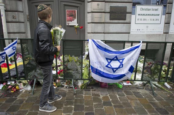 На месте теракта у Еврейского музея в Брюсселе. 26 мая 2014 года. AFP/EAST NEWS