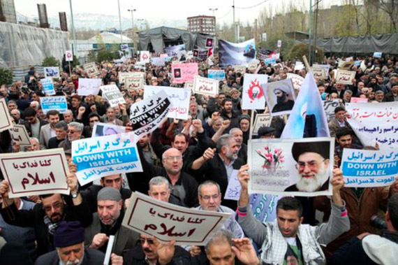 Акции протеста  в Иране — реакция на казнь шейха аль‑Нимра в Саудовской Аравии. Тегеран. 8 января 2016. AP/FOTOLINK