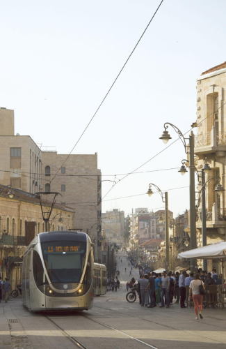 Галия Гур‑Зеев. Плакат к выставке «Трамвай “Желание”». 2015. Коллекция автора