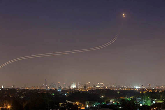 Перехват системой «Железный купол» ракеты в небе над Тель‑Авивом. Июль 2014 