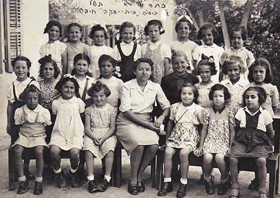 Хая в детском саду. Кфар-Гидон. Конец 1960-х годов. Тогда «мода» была иной