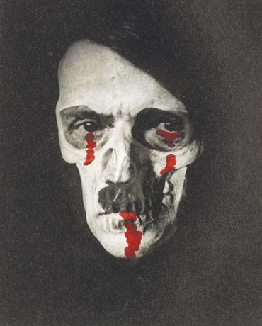 Гитлер с кровоточащими глазами и ртом (поздняя версия известного портрета 1933 года). Коллаж. Коллекция Элен и Йорика Блюменфельд. 1953