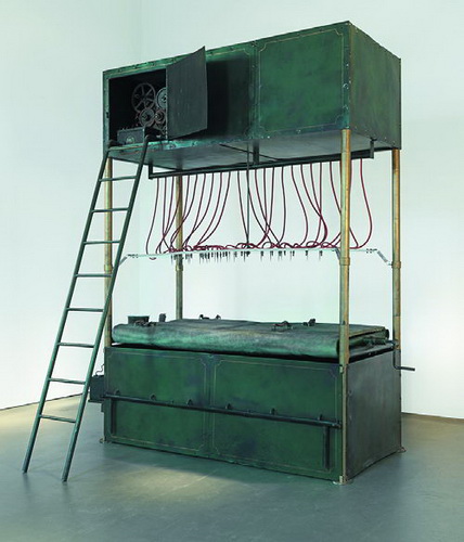 Машина для пыток из «Исправительной колонии» Кафки. 1975–1977