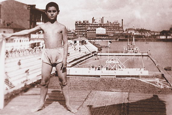 Нодя (Александр Мессерер) на водной станции. Москва. 1922