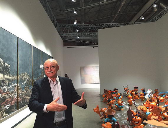 Ами Барак на выставке «Отчужденный рай. Современное искусство Китая из Коллекции DSL».  28 октября 2014