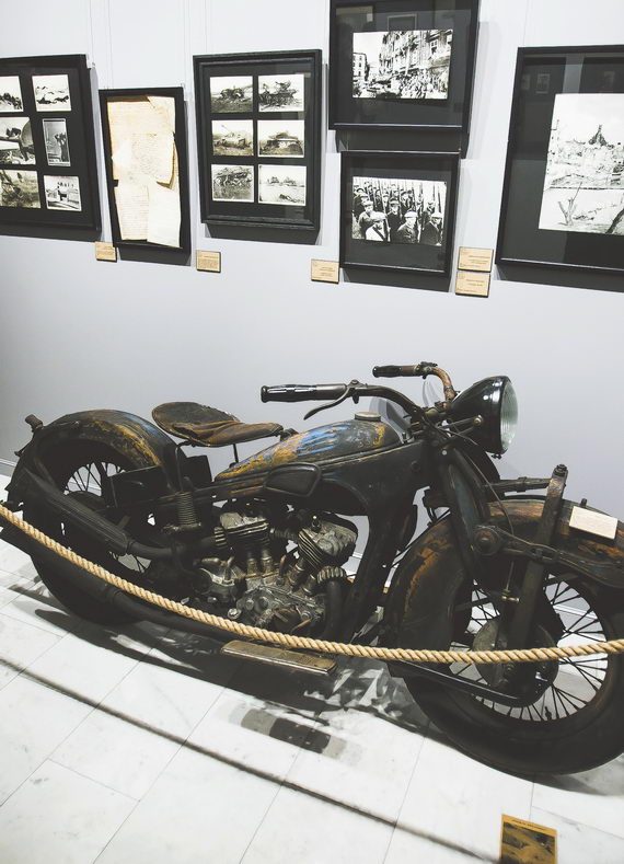Первый советский тяжелый мотоцикл — экспонат выставки «Война присутствует во мне...». Галерея ArtStory