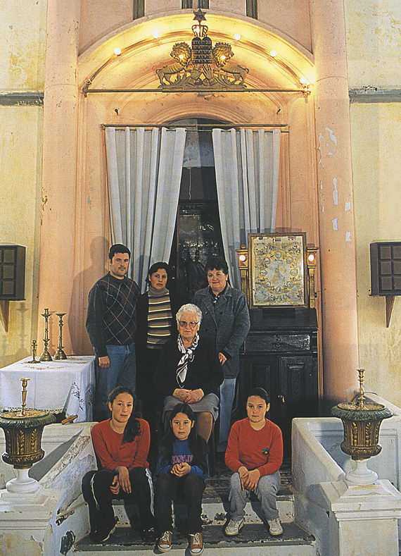 В синагоге «Вилла Клара». Провинция Энтре‑Риос, Аргентина. Из книги «Фотографический альбом еврейской общины» (Буэнос‑Айрес: AMIA Comunidad Judia, 2005)