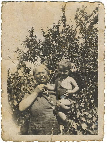 Наум с бабушкой. 28 июля 1939