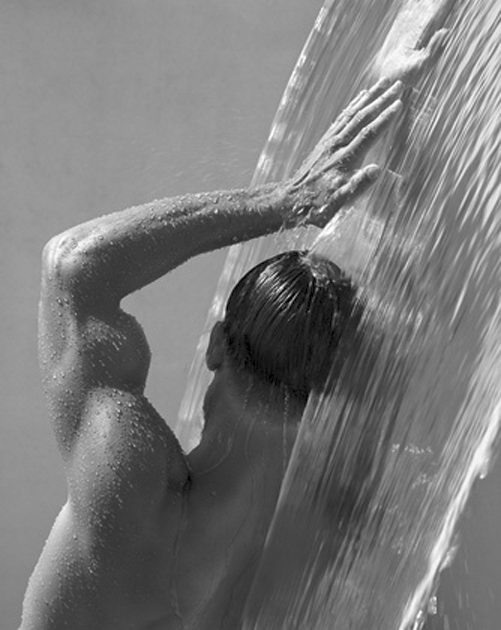 Херб Ритц. Водопад IV. Голливуд, 1988. © Herb Ritts Foundation