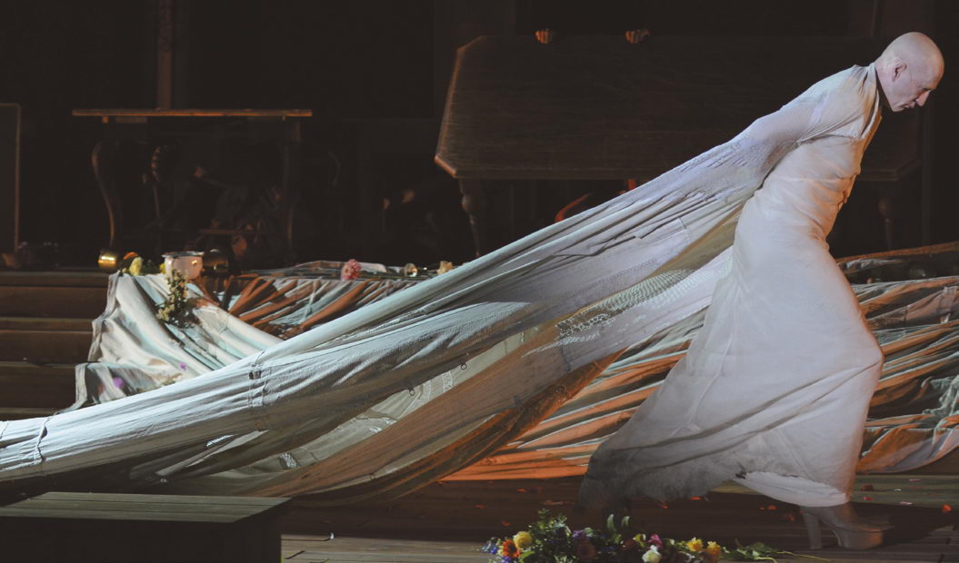 Фото спектакля «Имярек». Костюмер Оливера Гаджич. Зальцбург. 2014. © Salzburger Festspiele / Forster