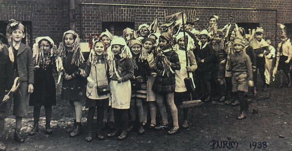 Празднование Пурима в школе. 1938. Архив музея «Яд ва‑Шем»