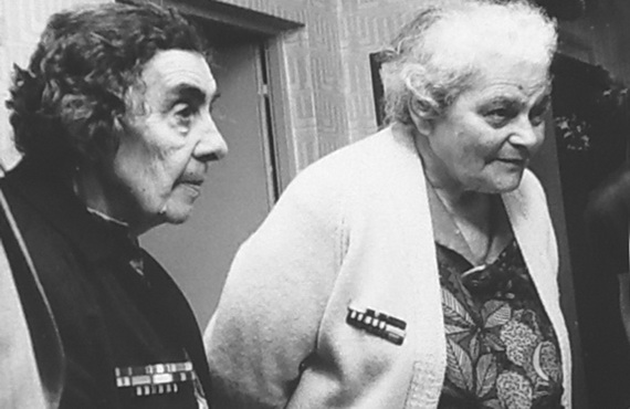 Мария Полякова (справа) с Натальей Звонаревой, которая с 1932 по 1937 год была сначала секретарем начальника Разведупра, а потом начальником его секретариата. ГДР. 1980‑е